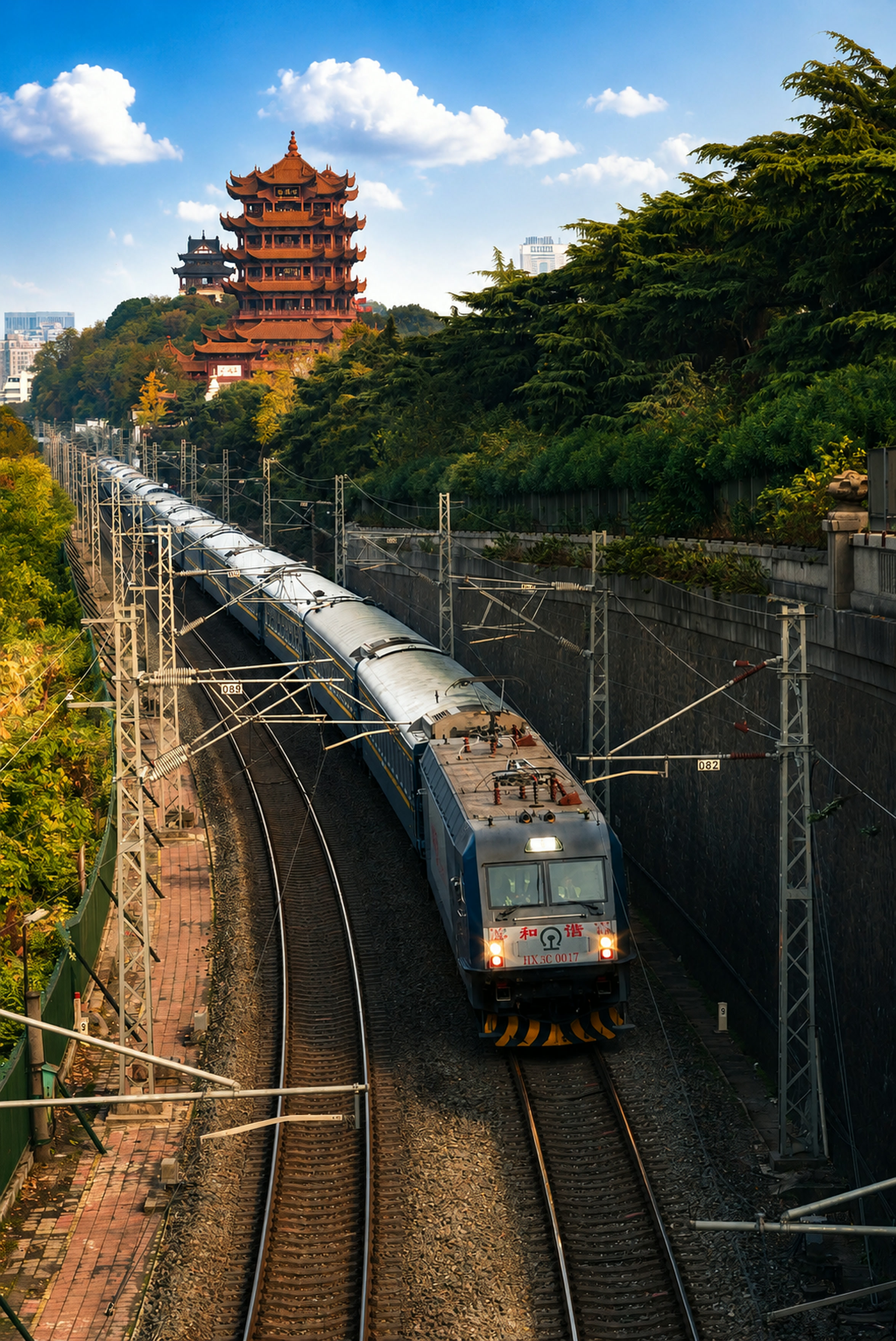 黄鹤楼与列车同框